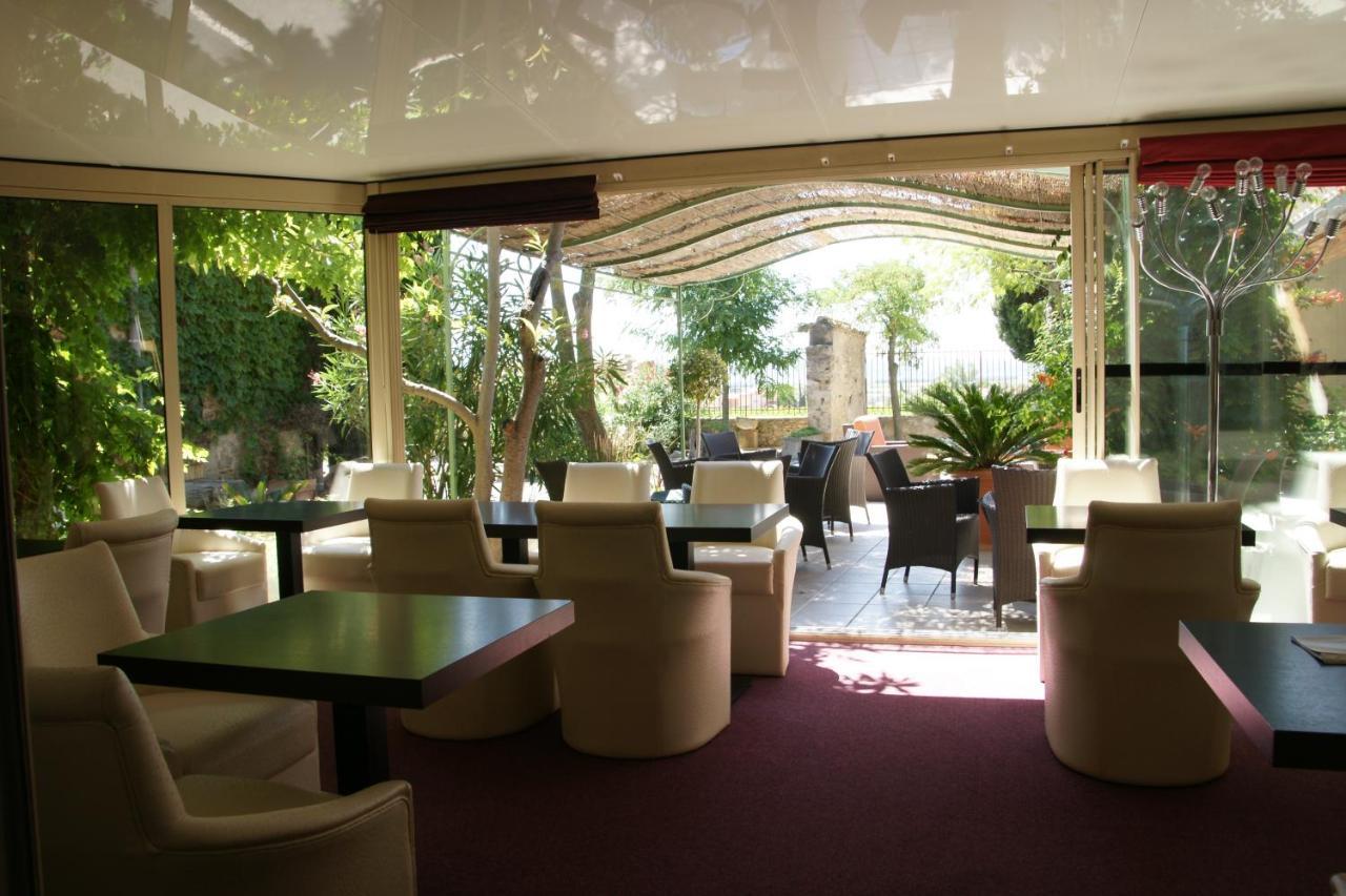 Hotel Logis Auberge Côté Jardin Lézignan-Corbières Esterno foto